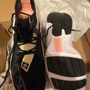 Nike men’s size 12 Huarache never worn